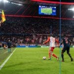 ภาพอธิบายกฎล้ำหน้าในฟุตบอลและ VAR แสดงไลน์แนวรับกับตำแหน่งกองหน้า