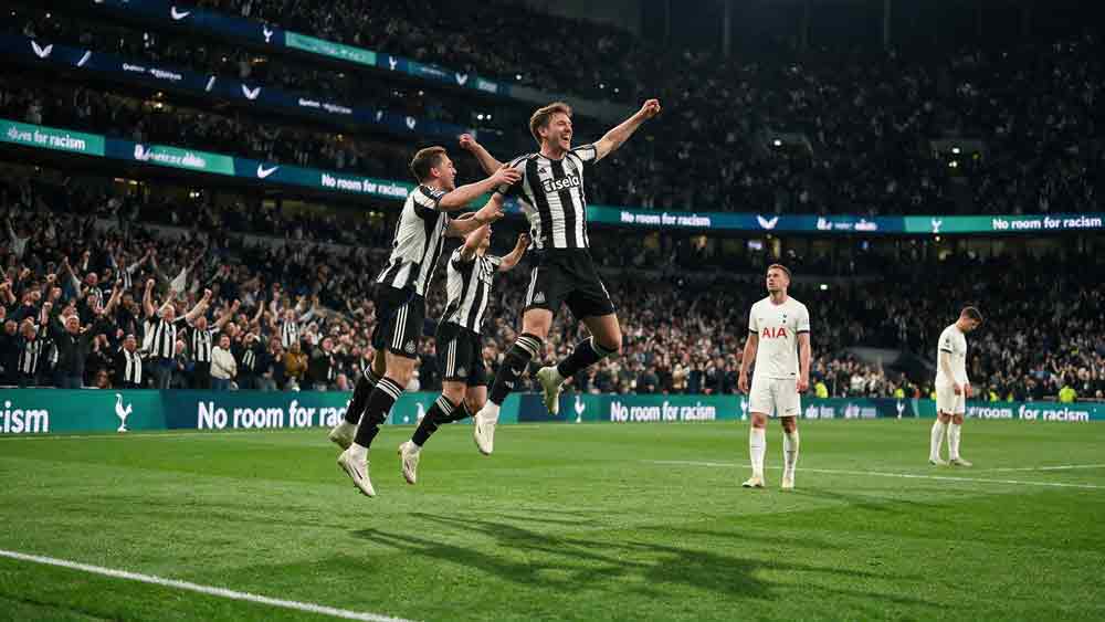 สเปอร์ส แพ้ นิวคาสเซิล 0-2 นักเตะนิวคาสเซิลฉลองประตูที่สนามโตเต็นแฮม ฮอตสเปอร์