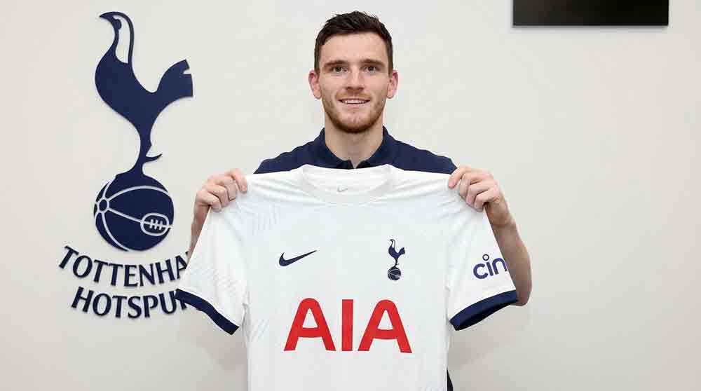 โรเบิร์ตสัน ย้าย สเปอร์ส ถือเสื้อท็อตแนมในวันเปิดตัว