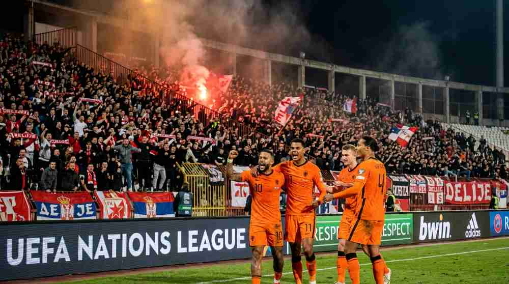 เซอร์เบีย 1-2 เนเธอร์แลนด์ นักเตะเนเธอร์แลนด์ฉลองประตูที่เบลเกรด