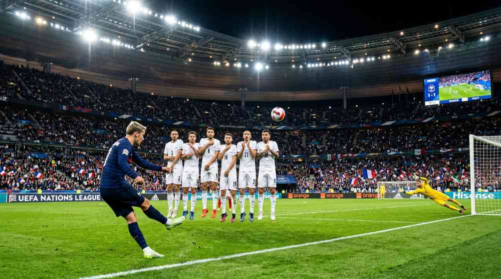 ผลบอล ฝรั่งเศส 1-1 อิตาลี นักเตะฝรั่งเศสชุดน้ำเงินดวลกับอิตาลีชุดขาวในศึกยูฟ่า เนชั่นส์ ลีก